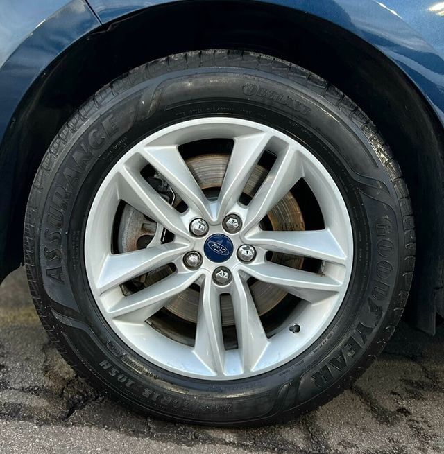 2017 Ford Edge SEL AWD - 22924957 - 27