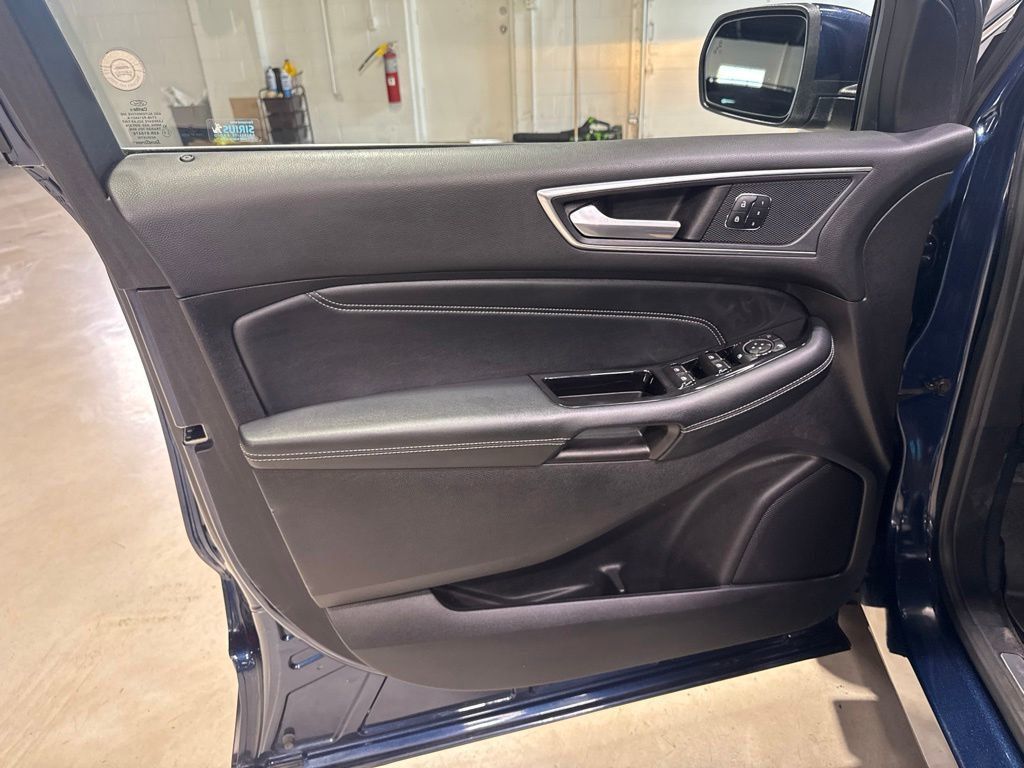 2017 Ford Edge Titanium AWD - 23044051 - 28