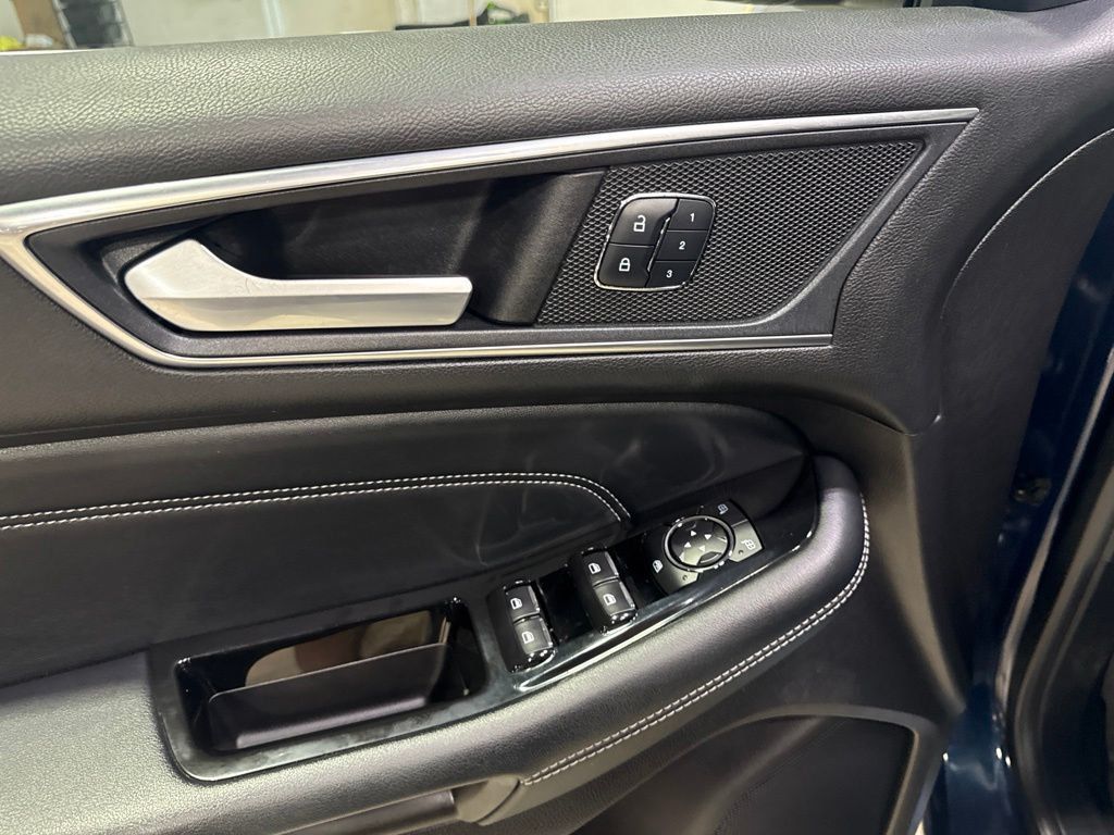 2017 Ford Edge Titanium AWD - 23044051 - 29