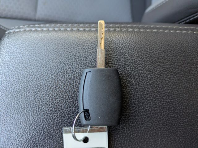 2017 Ford Escape SE 4WD - 22983502 - 28