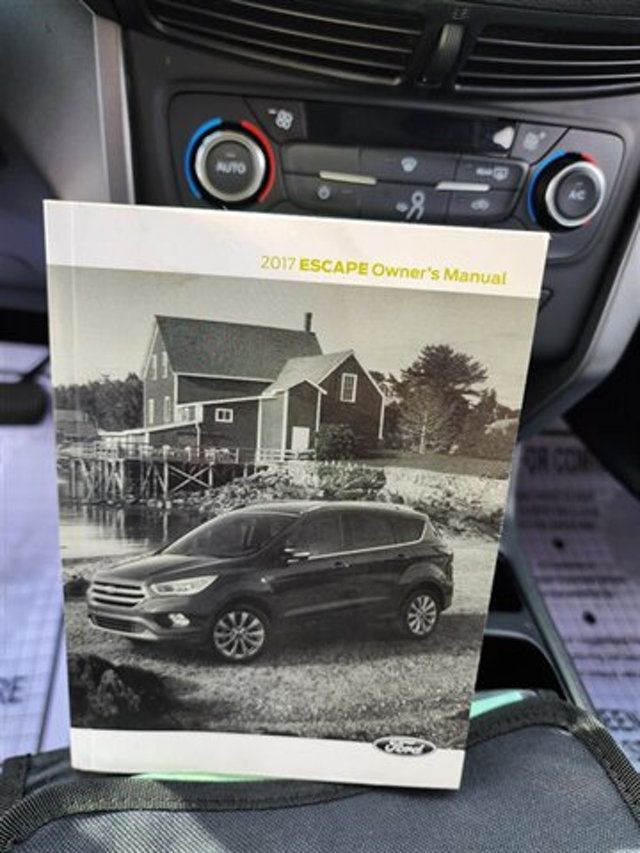 2017 Ford Escape SE 4WD - 22375857 - 17