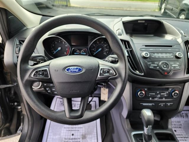 2017 Ford Escape SE 4WD - 22375857 - 19
