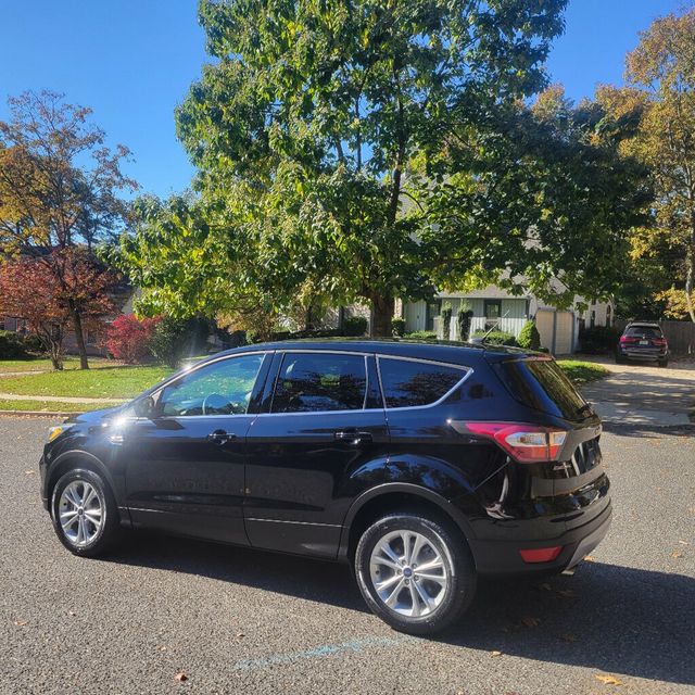 2017 Ford Escape SE 4WD - 22644877 - 2