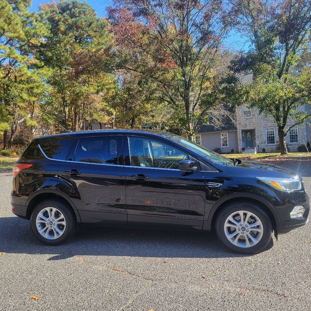 2017 Ford Escape SE 4WD - 22644877 - 4