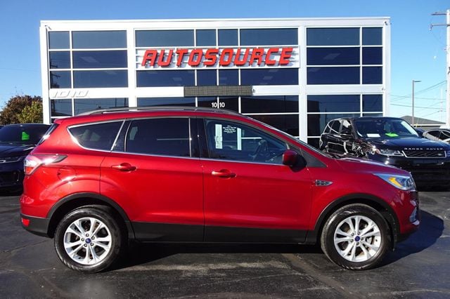 2017 Ford Escape SE 4WD - 22934712 - 0