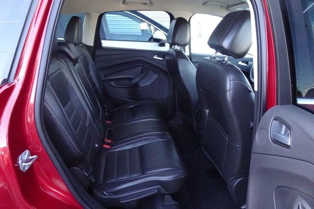 2017 Ford Escape SE 4WD - 22934712 - 11