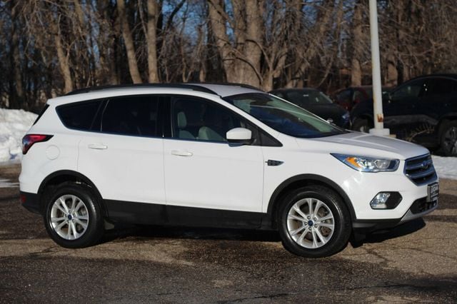 2017 Ford Escape  SE ECOBOOST AWD W/NEW SET OF TIRES, NEW BRAKE SERVICE  - 22971842 - 0