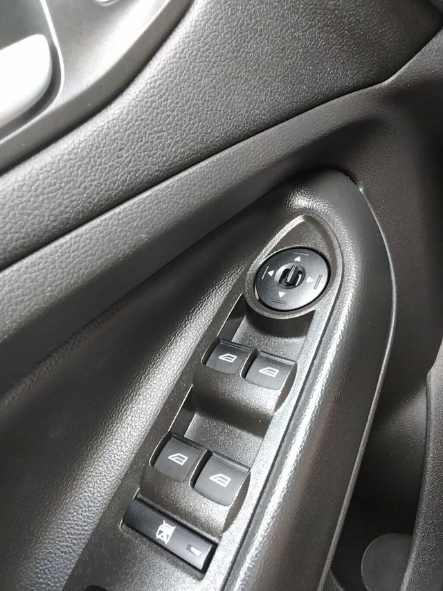 2017 Ford Escape SE FWD - 23046091 - 23