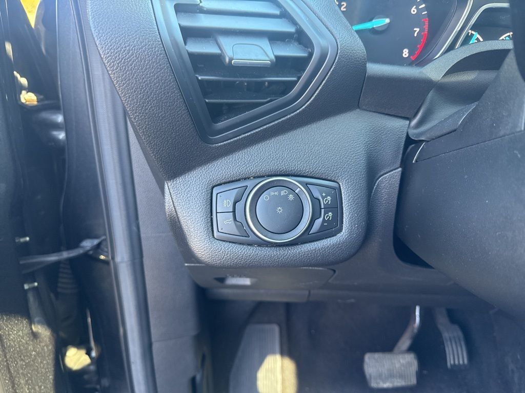 2017 Ford Escape SE FWD - 23002440 - 13