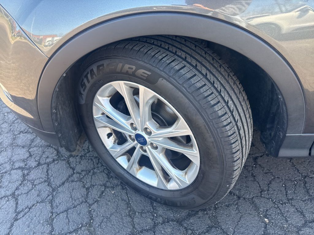 2017 Ford Escape SE FWD - 23002440 - 1