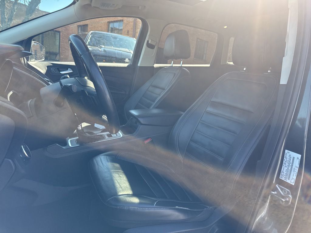 2017 Ford Escape SE FWD - 23002440 - 19