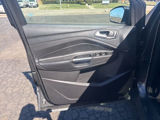 2017 Ford Escape SE FWD - 23002440 - 21