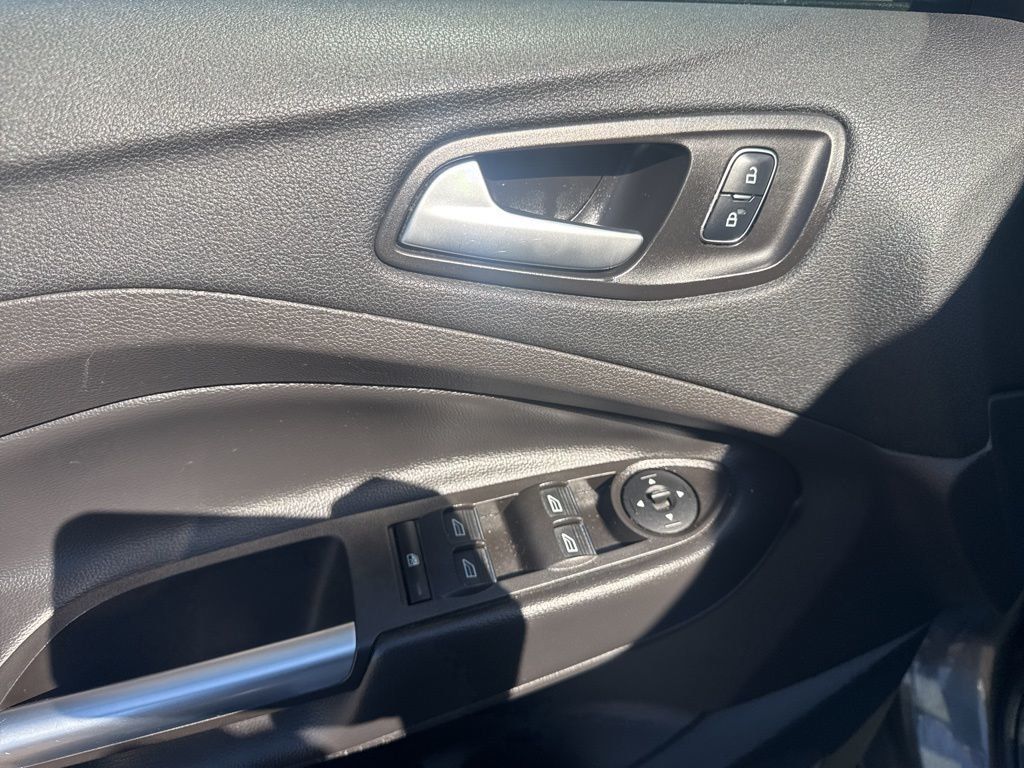 2017 Ford Escape SE FWD - 23002440 - 22