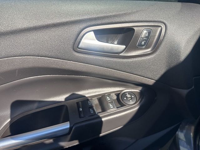 2017 Ford Escape SE FWD - 23002440 - 22