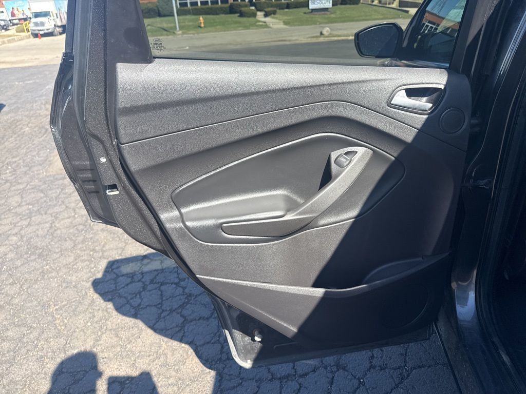 2017 Ford Escape SE FWD - 23002440 - 24