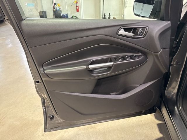 2017 Ford Escape SE FWD - 23002440 - 26