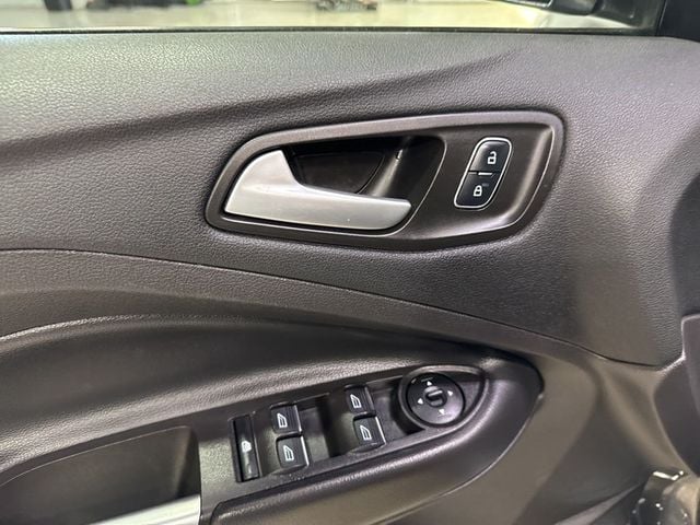 2017 Ford Escape SE FWD - 23002440 - 27