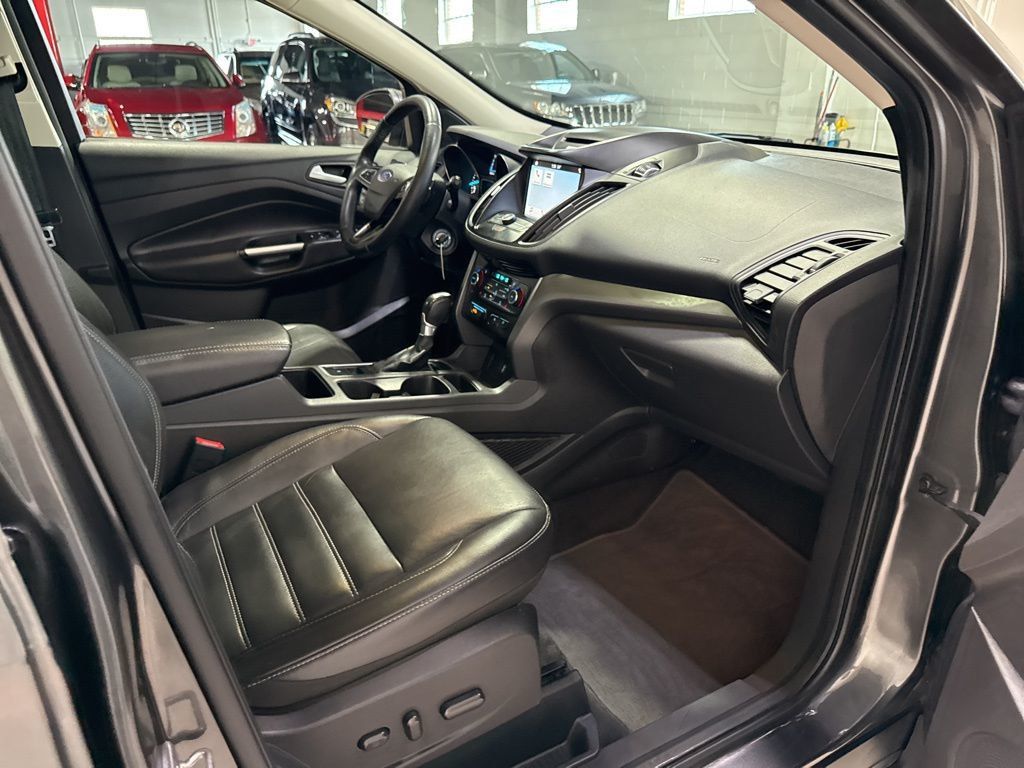 2017 Ford Escape SE FWD - 23002440 - 38