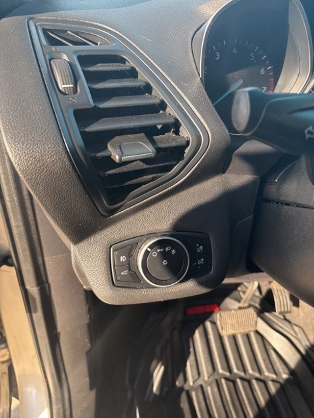 2017 Ford Escape SE FWD - 22985684 - 9