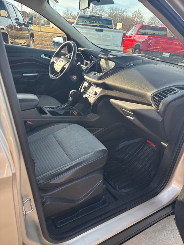 2017 Ford Escape SE FWD - 22985684 - 16