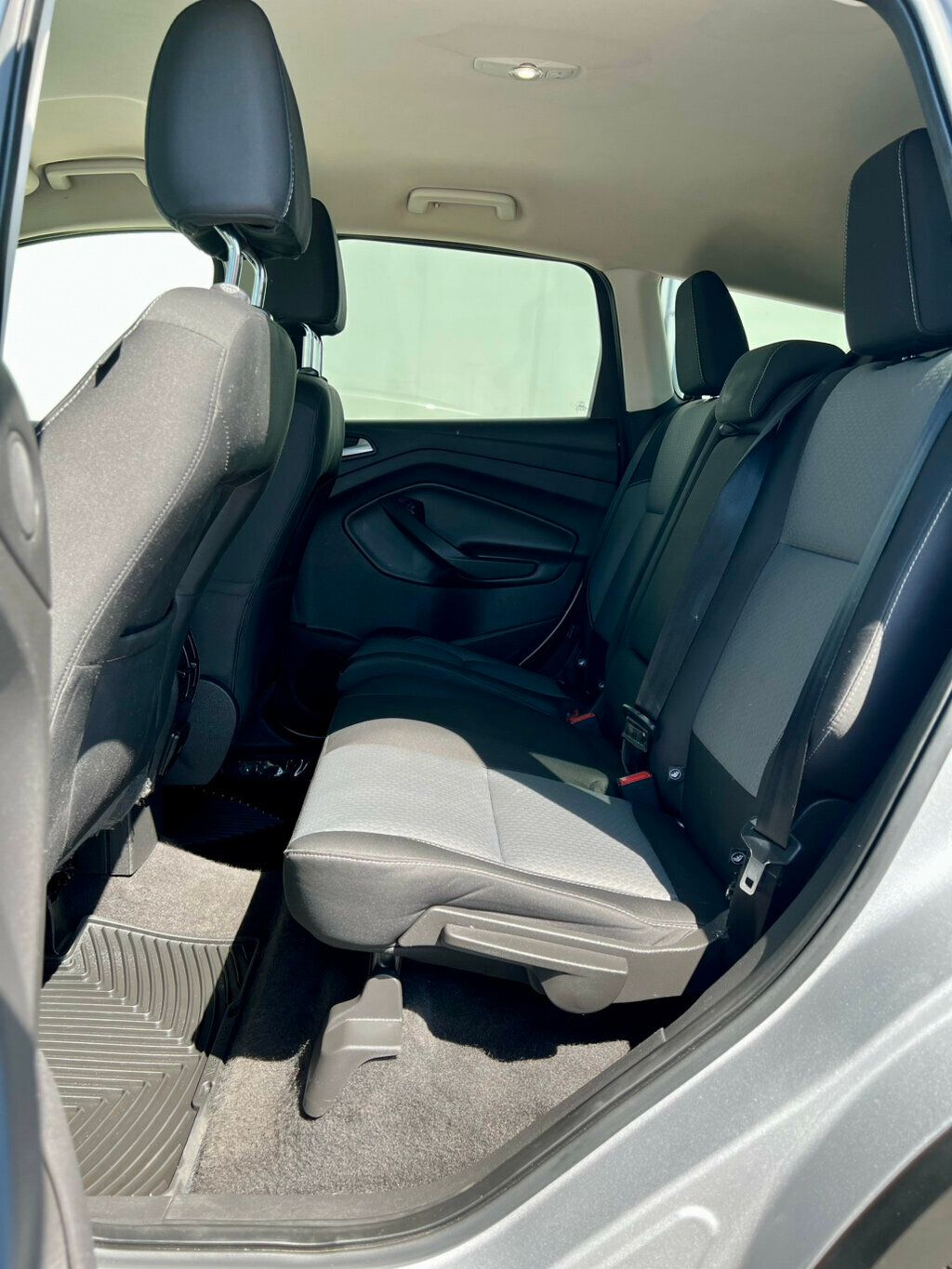 2017 Ford Escape SE FWD - 23029665 - 16