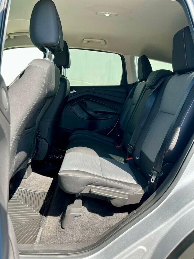 2017 Ford Escape SE FWD - 23029665 - 16
