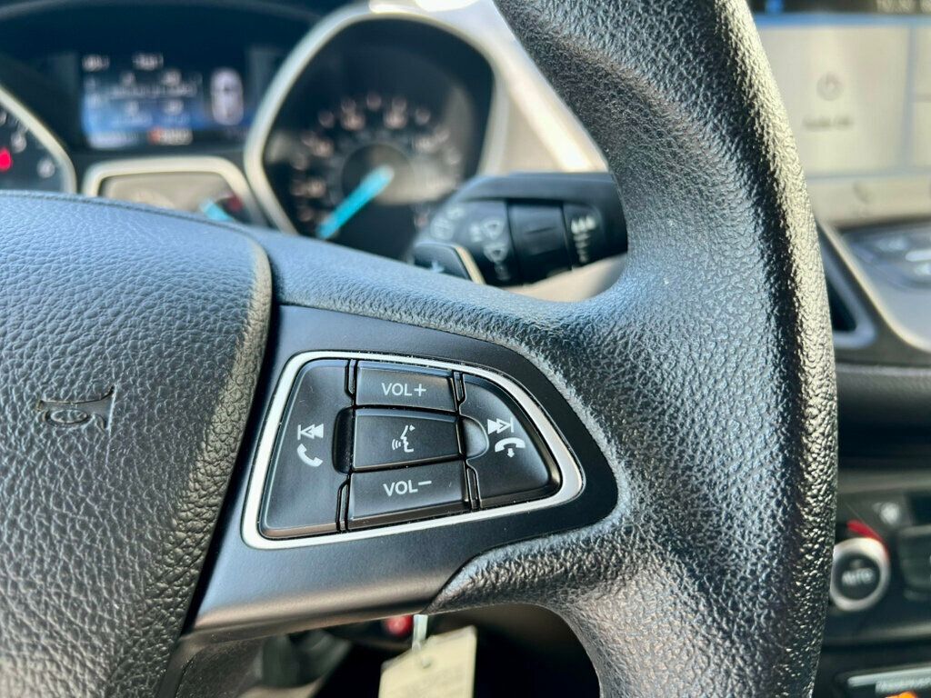 2017 Ford Escape SE FWD - 23029665 - 19