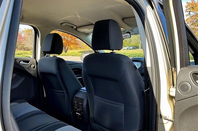 2017 Ford Escape SE FWD - 22937680 - 14