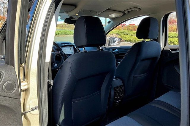 2017 Ford Escape SE FWD - 22937680 - 17