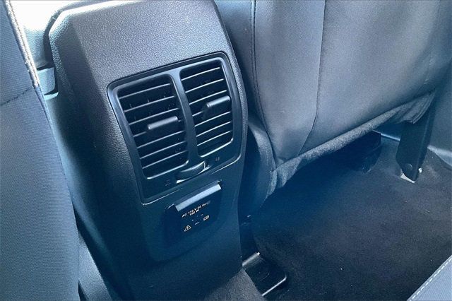 2017 Ford Escape SE FWD - 22937680 - 33