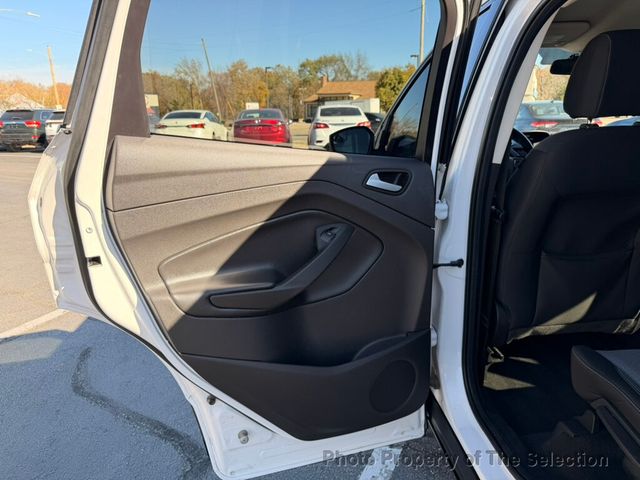 2017 Ford Escape SE FWD W/ BACK UP CAMERA & BLUETOOTH - 22940141 - 41