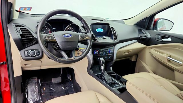 2017 Ford Escape SE FWD w/ Equipment 201A, Leather Comfort Package & Voice Nav. - 23040250 - 10
