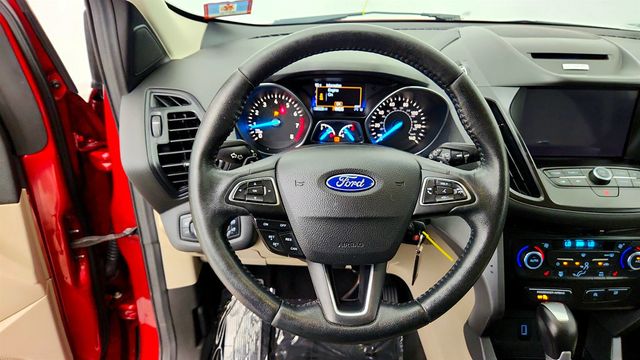 2017 Ford Escape SE FWD w/ Equipment 201A, Leather Comfort Package & Voice Nav. - 23040250 - 11