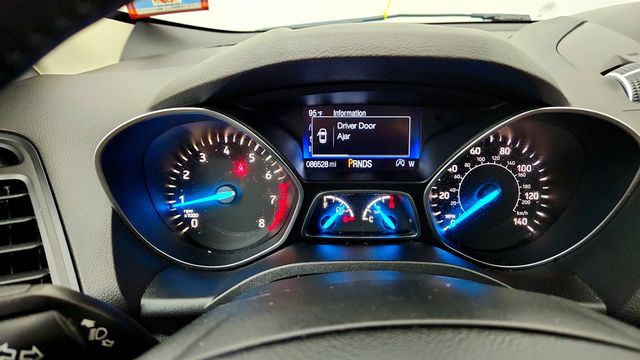 2017 Ford Escape SE FWD w/ Equipment 201A, Leather Comfort Package & Voice Nav. - 23040250 - 12