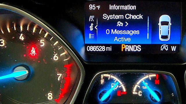 2017 Ford Escape SE FWD w/ Equipment 201A, Leather Comfort Package & Voice Nav. - 23040250 - 13