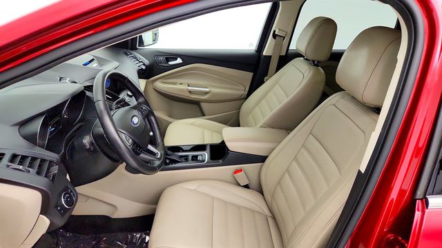 2017 Ford Escape SE FWD w/ Equipment 201A, Leather Comfort Package & Voice Nav. - 23040250 - 18