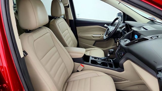 2017 Ford Escape SE FWD w/ Equipment 201A, Leather Comfort Package & Voice Nav. - 23040250 - 22
