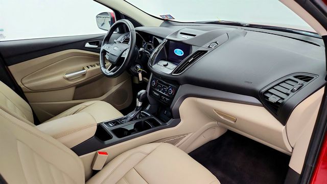 2017 Ford Escape SE FWD w/ Equipment 201A, Leather Comfort Package & Voice Nav. - 23040250 - 23