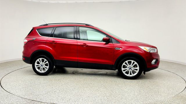 2017 Ford Escape SE FWD w/ Equipment 201A, Leather Comfort Package & Voice Nav. - 23040250 - 3