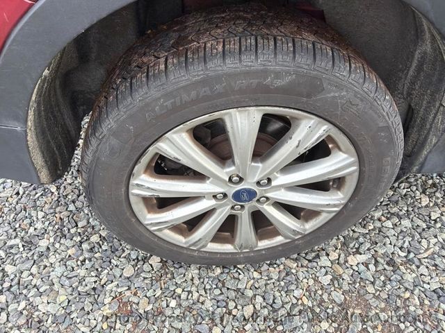 2017 Ford Escape Titanium 4WD - 22975121 - 15