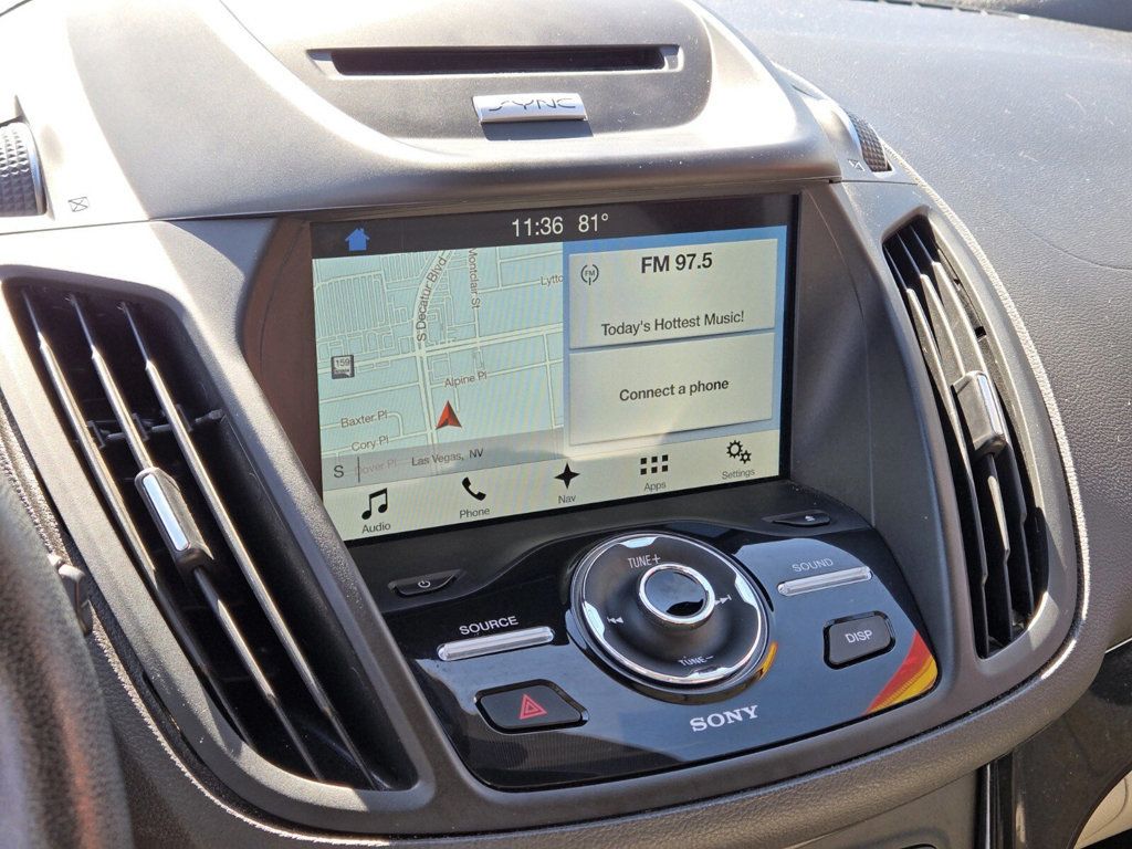 2017 Ford Escape Titanium 4WD - 22933240 - 16