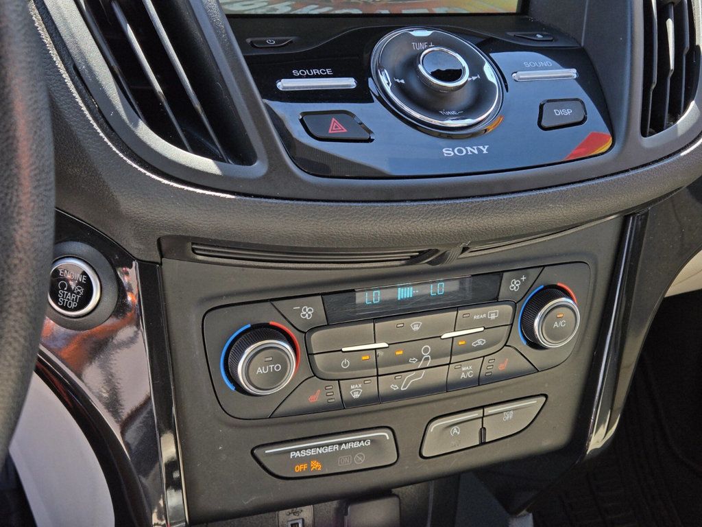 2017 Ford Escape Titanium 4WD - 22933240 - 18