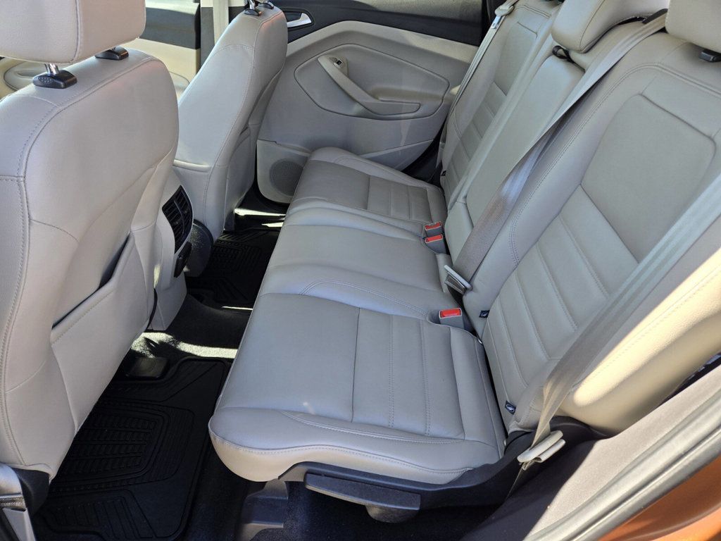 2017 Ford Escape Titanium 4WD - 22933240 - 8