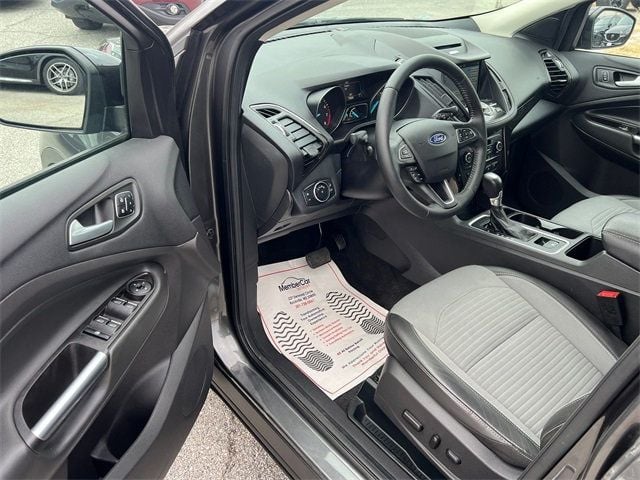 2017 Ford Escape Titanium 4WD - 22969503 - 9