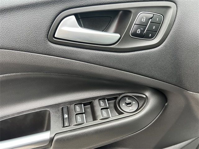 2017 Ford Escape Titanium 4WD - 22969503 - 10