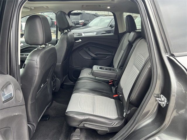 2017 Ford Escape Titanium 4WD - 22969503 - 13