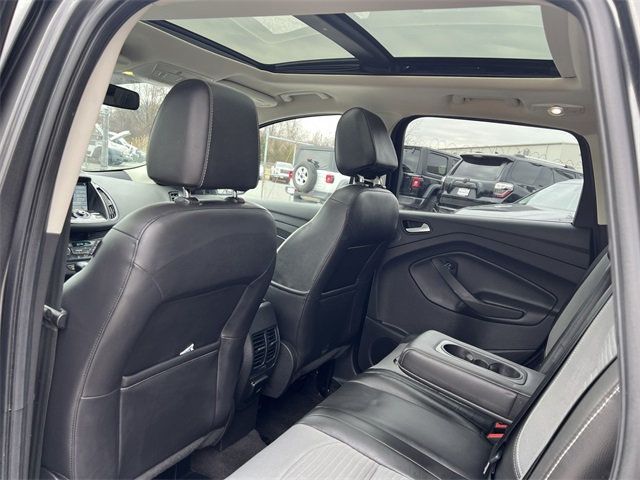 2017 Ford Escape Titanium 4WD - 22969503 - 14