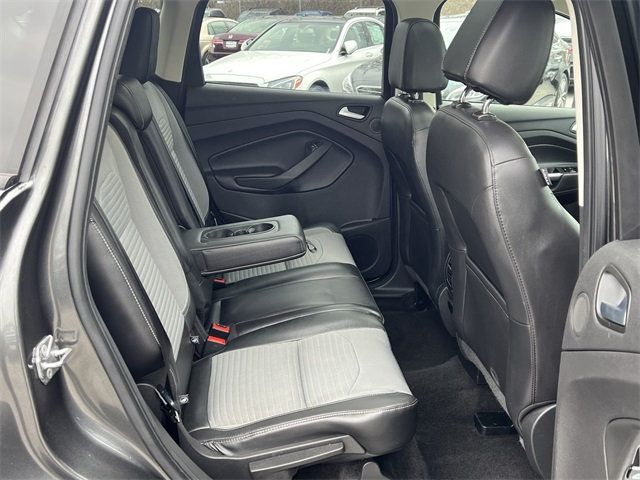 2017 Ford Escape Titanium 4WD - 22969503 - 19