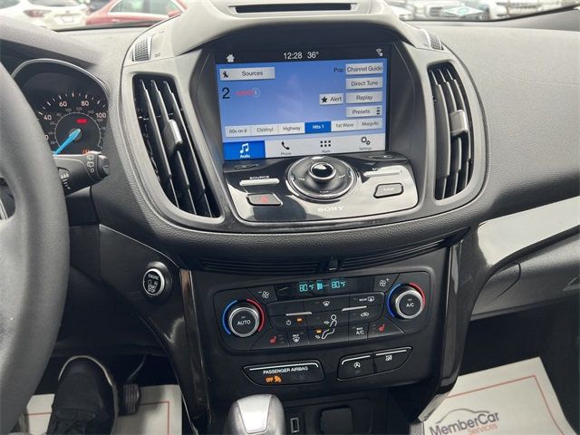 2017 Ford Escape Titanium 4WD - 22969503 - 28
