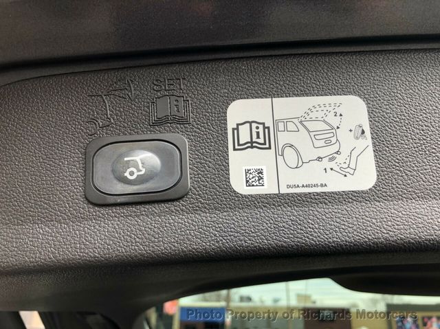 2017 Ford Escape Titanium 4WD - 20458271 - 11